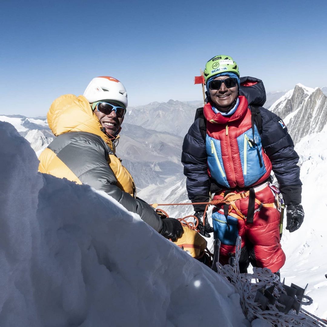 Тенжи Шерпа (Tenji Sherpa) и Винайяк Джей Малла (Vinayak Jay Malla)
