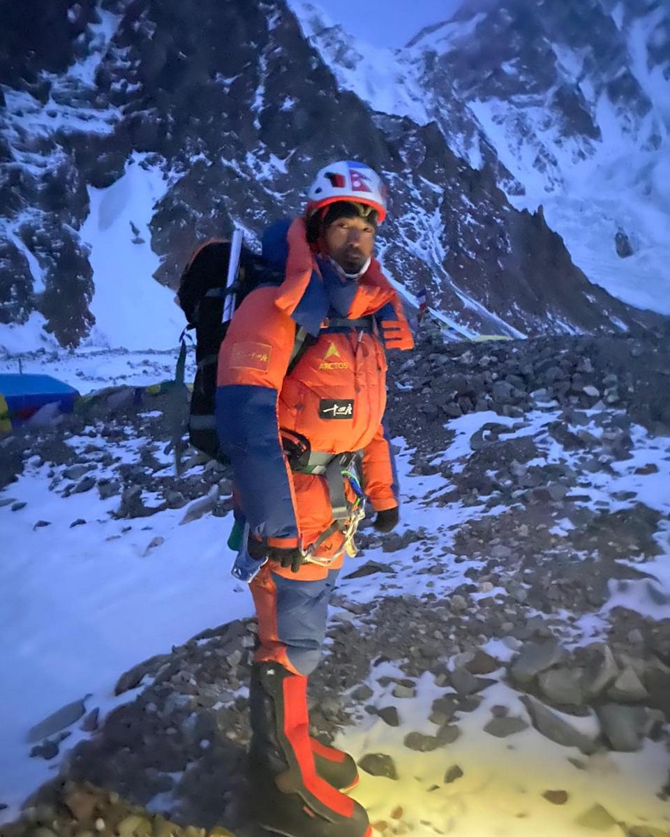 Пасанг Нурбу Шерпа (Pasang Norbu Sherpa) на выходе из базового лагеря К2. 4 февраля 2021 года