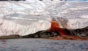 Кровавый водопад в Антарктиде: одно из чудес природы