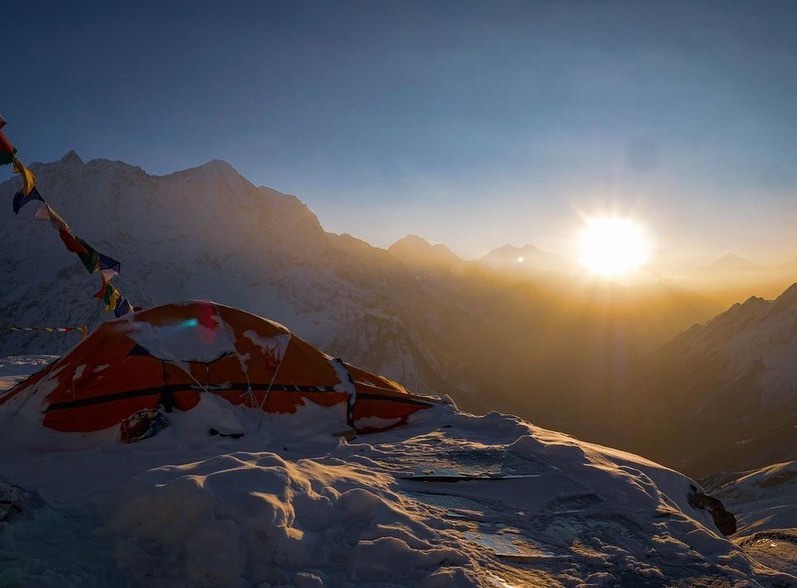 Лагерь на отметке 6600 метров на восьмитысячнике Манаслу. Фото Alex Txikon