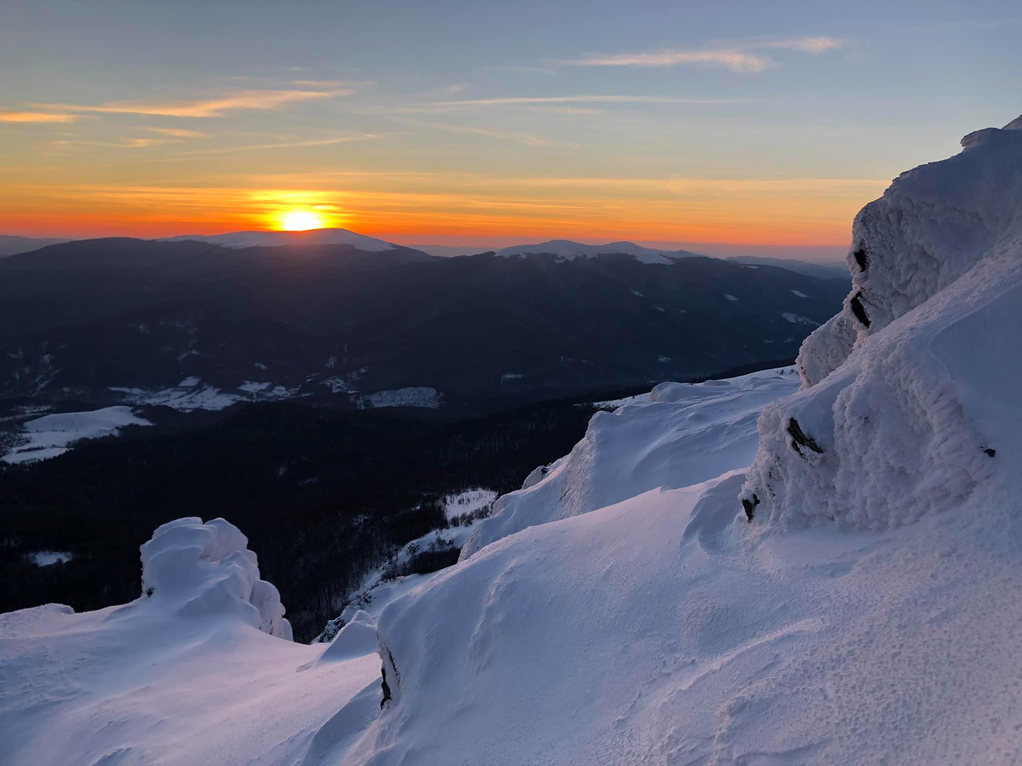 Захід сонця з вершини гори Пікуй. Фото  Ігор Магновський