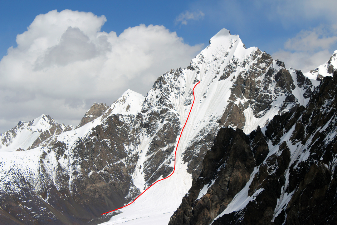 Яваш Сар II (Yawash Sar II) высотой 6178 метров. Западная стена с попыткой прохождения маршрута Кшиштофом Велицким и Джалала Уддина 2018 года (фото Karim Hayat)