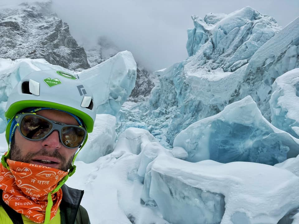 Тарас Поздний у ледопада Кхумбу на Эвересте, 10 мая 2021 года