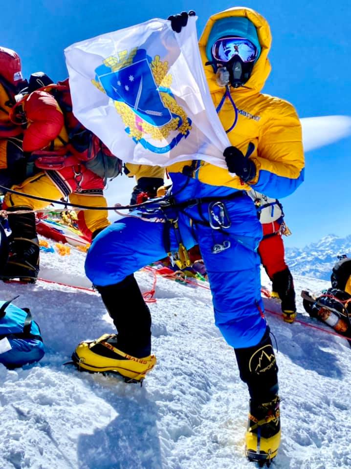 Ирина Караган на вершине Эвереста. 23 мая 2021 года
