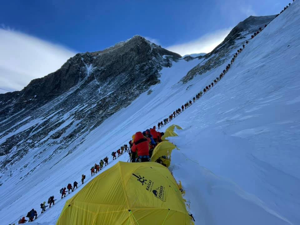 Очередь на Эверест. Фото Mingma Dorchi Sherpa