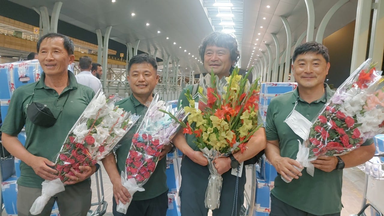 Ким Хонг-Бин (HongBin Kim) со своей командой вчера приземлился в Исламабаде.