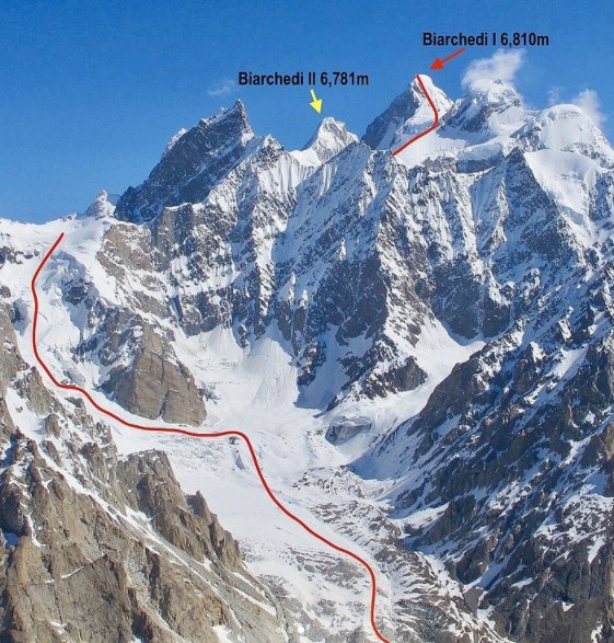 пик Биарчеди I (Biarchedi Peak) высотой 6810 метр. Планируемый маршрут Ральфа Дуймовица (Ralf Dujmovits) и Ненси Хансен (Nancy Hansen). Фото Luka Pandolfi 