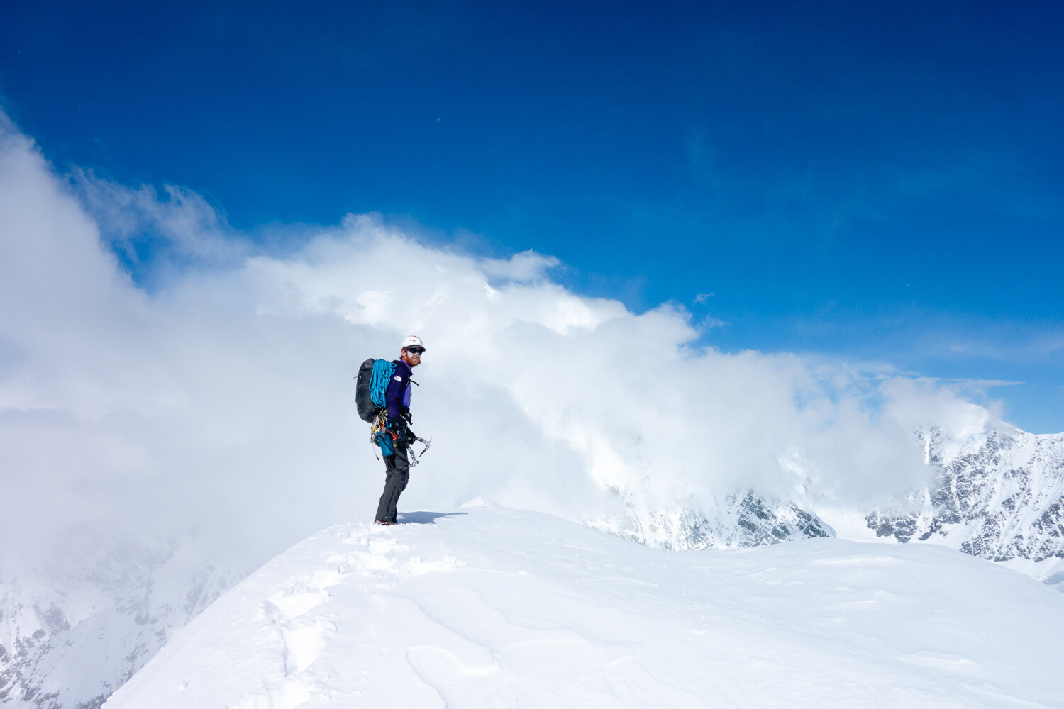 Маартен Ван Херен (Maarten Van Haeren), Итан Берман (Ethan Berman), Питер Хоанг (Peter Hoang) и Алик Берг (Alik Berg) провели шесть недель на леднике под одними из самых известных больших альпийских стен Канады. 