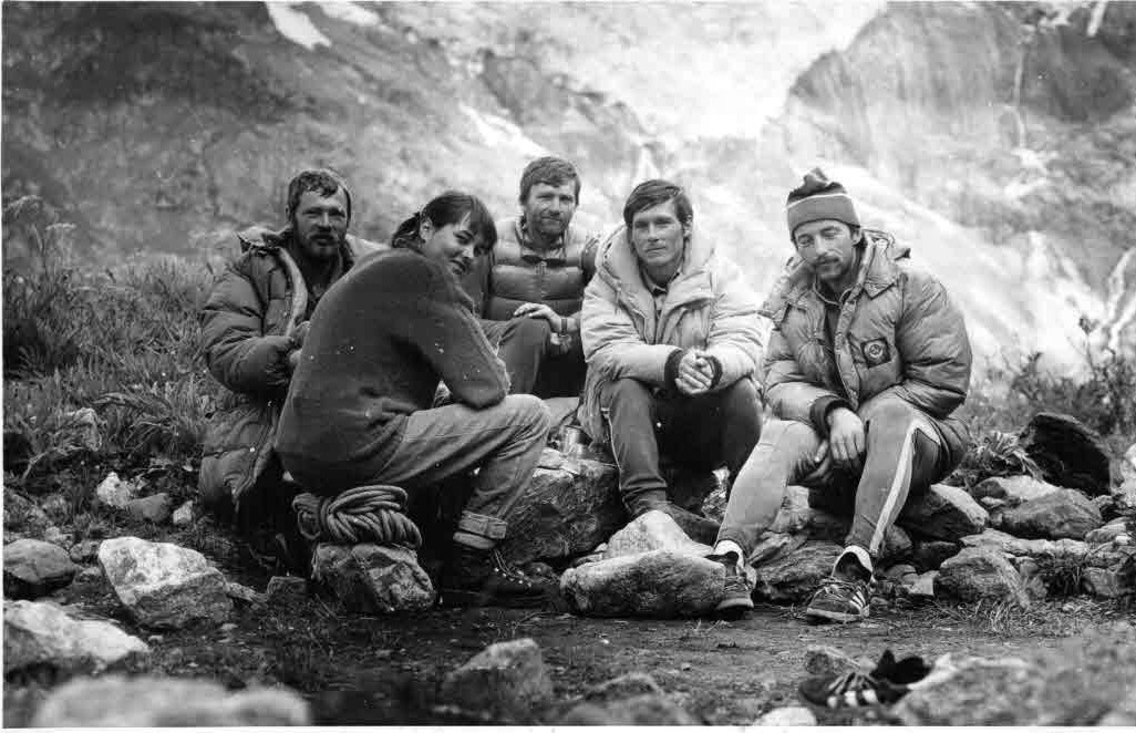 Справа-налево: А.Москальцов, В.Сычёв, Г.Артёменко и немецкие туристы на перевале Бечо