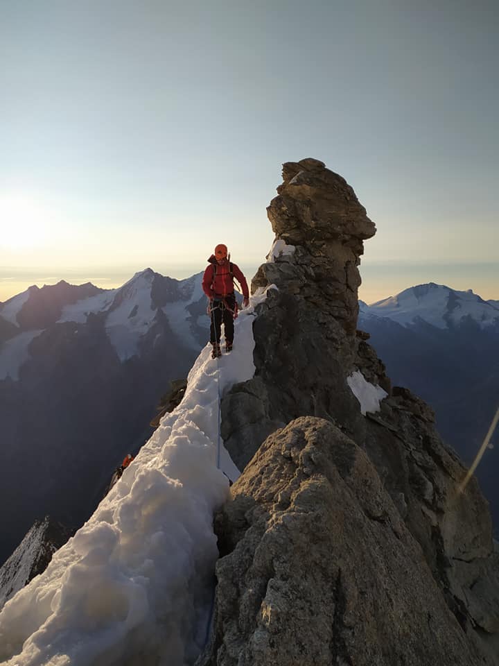 восхождение на вершину Вайсхорн (Weisshorn) высотой 4505 метров в Пеннинских Альпах в Швейцарии.  Фото Николай Колосовский (Хмельницкий) и Александр Талабко (Киев)