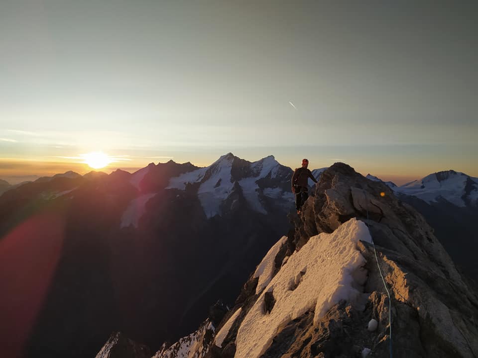 восхождение на вершину Вайсхорн (Weisshorn) высотой 4505 метров в Пеннинских Альпах в Швейцарии.  Фото Николай Колосовский (Хмельницкий) и Александр Талабко (Киев)