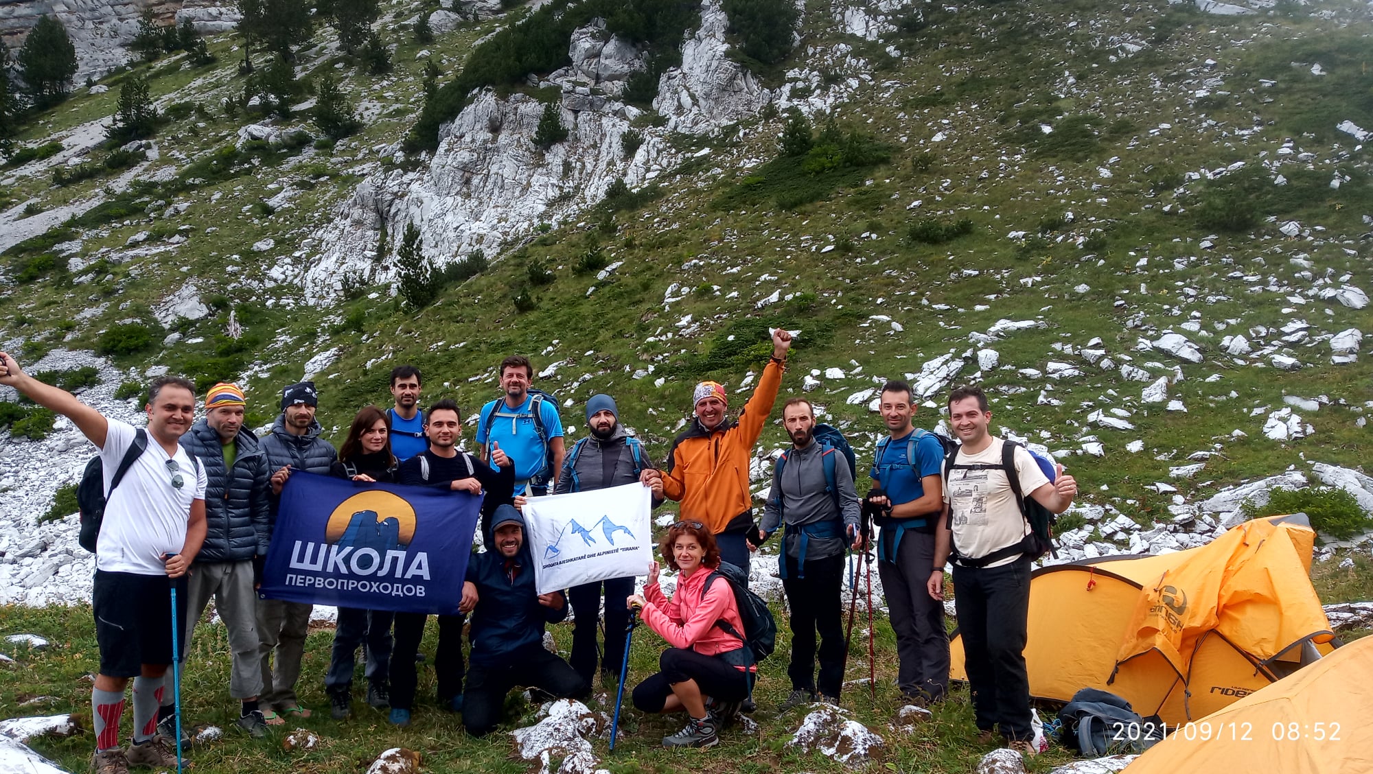 С ребятами из Тиранского альпинистского клуба. Фото Павел Швец
