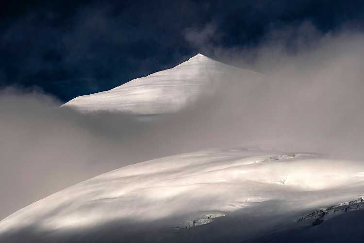 Дхаулагири (Dhaulagiri, 8167 м). Фото Luis Miguel Soriano
