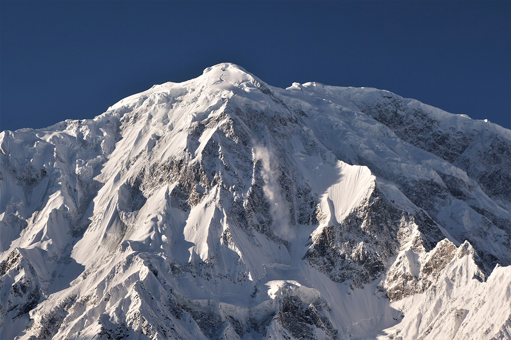 перед вершиной на пик Пассу Диар (Passu Diar) высотой 7295 метров. Фото James Price
