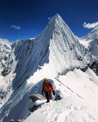 Национальная французская команда "GEAN" (National Group of Alpine Excellence) в экспедиции в Непале