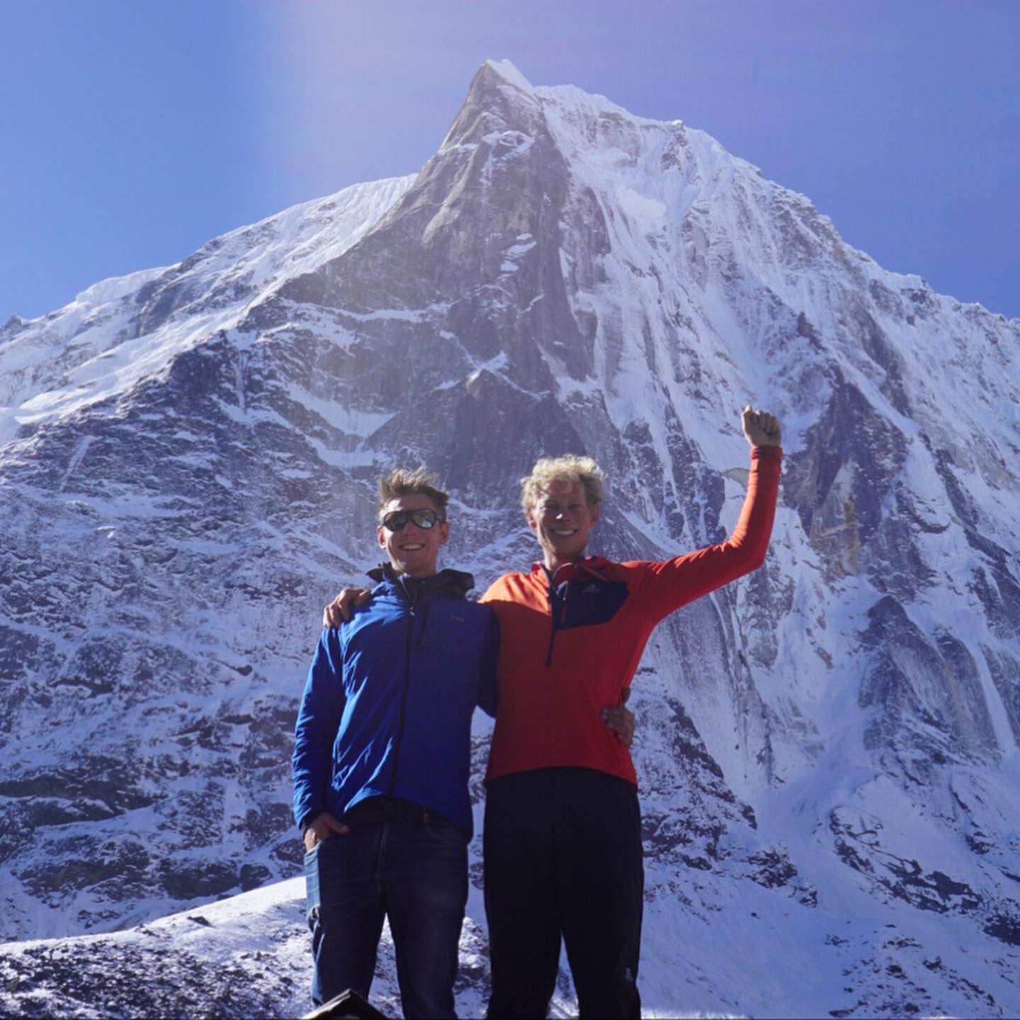 Том Ливингстон (Tom Livingstone) и  Мэтт Глен (Matt Glenn) у северо-восточного столба горы Тенгкангпоче (Tengkangpoche / Teng Kang Poche , 6487м) в Непале