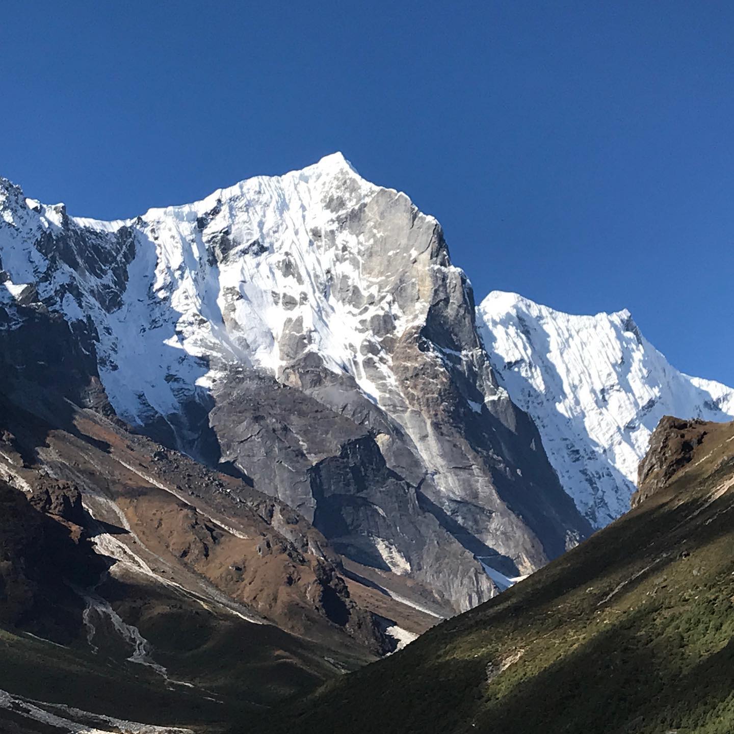 северо-восточный столб горы Тенгкангпоче (Tengkangpoche / Teng Kang Poche , 6487м) в Непале