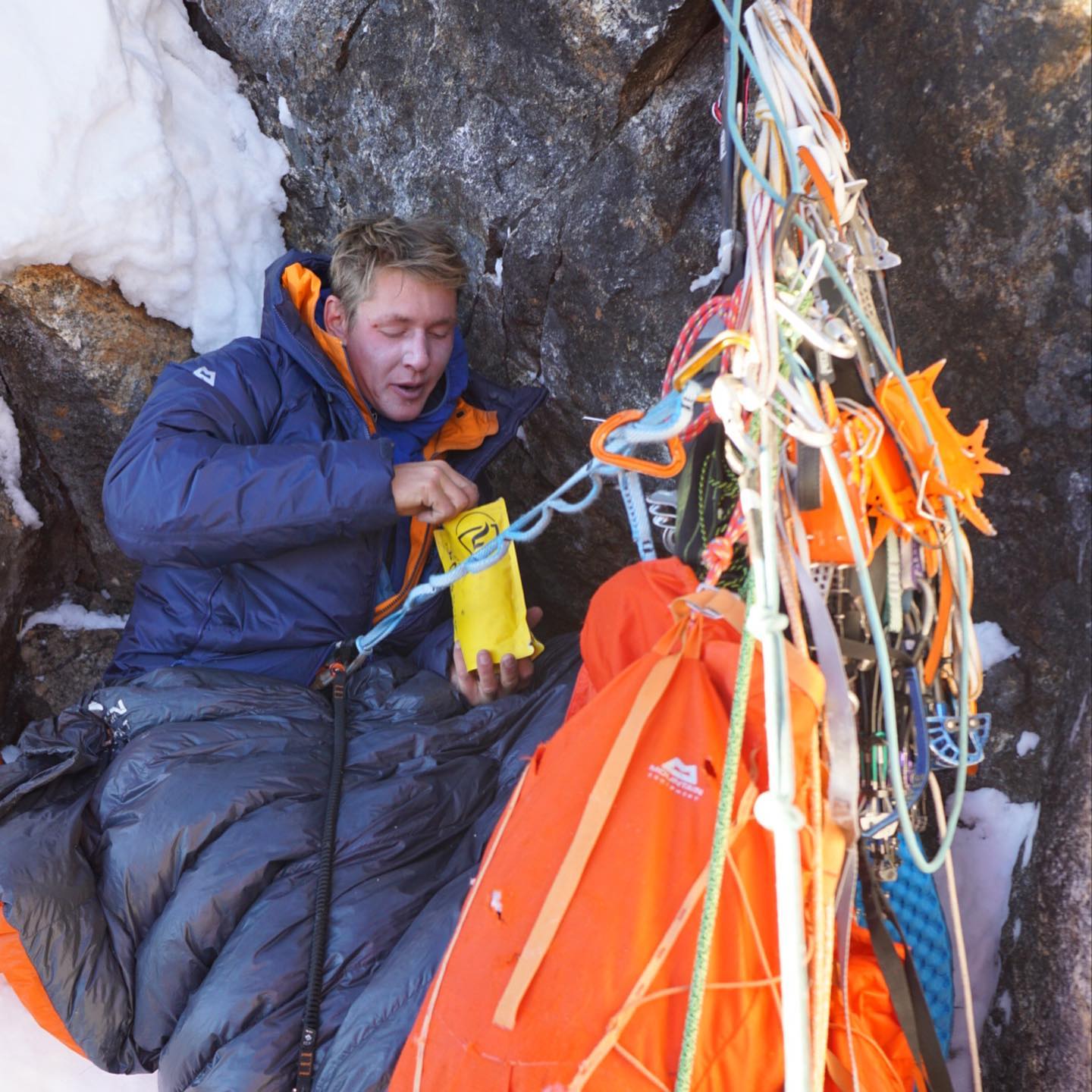 Том Ливингстон (Tom Livingstone) и  Мэтт Глен (Matt Glenn) на маршруте «Massive Attack» на северо-восточном столбе горы Тенгкангпоче (Tengkangpoche / Teng Kang Poche , 6487м) в Непале