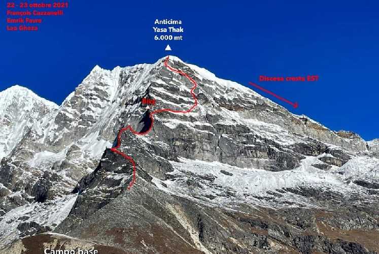 Маршрут "Himalayanos Desperados" по южной стене пика Яса Тхак (Yasa Thak) высотой 6000 метров. Фото François Cazzanelli