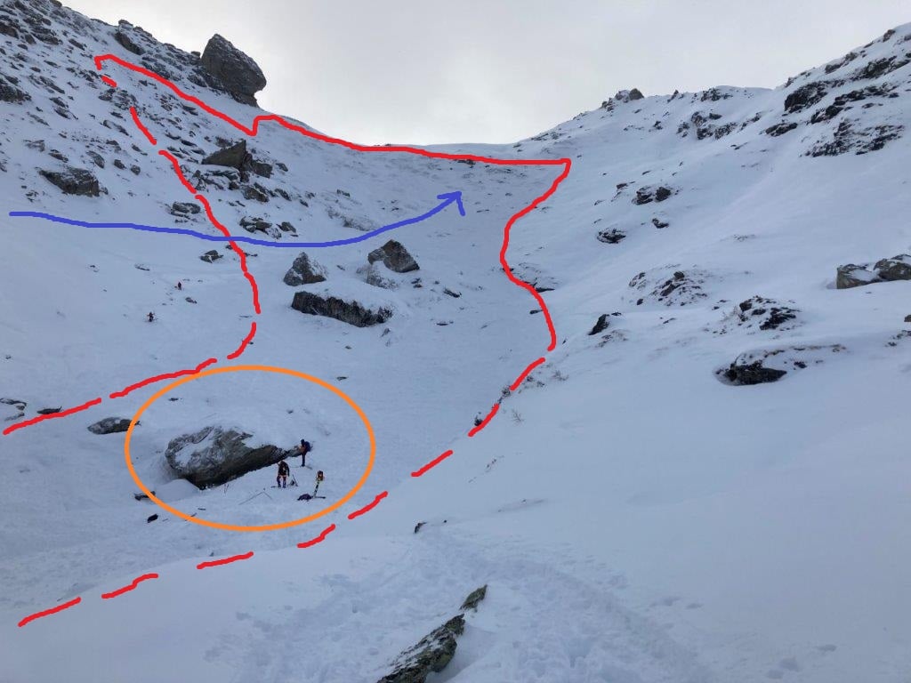 Большая лавина, сошедшая в горном районе Радштеттер Тауэрн (Radstätter Tauern) стали причиной гибели трёх туристов.