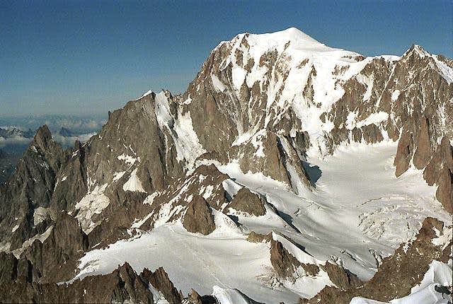 стена Бренва (Brenva Face), являющаяся восточной стеной высочайшей горы Альп - Монблана