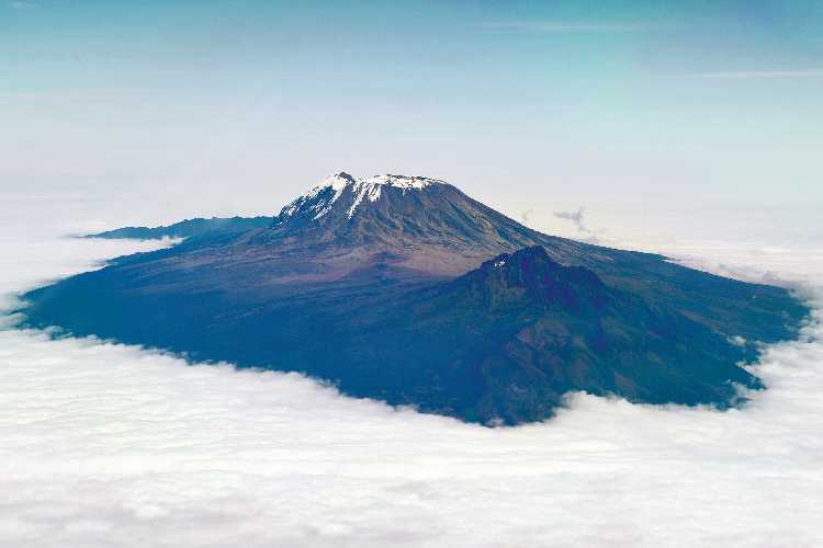 Килиманджаро (Kilimanjaro, 5895 м). Фото Ricardas Anusauskas