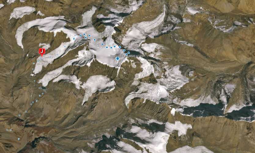 судя по GPS-трекеру вчера, 30 ноября Йошт Кобуш (Jost Kobusch) стоял на вершине горы Пурбунг (Purbung), именуемую также Пурпунг Химал (Purpung Himal) высотой 6500 метров.