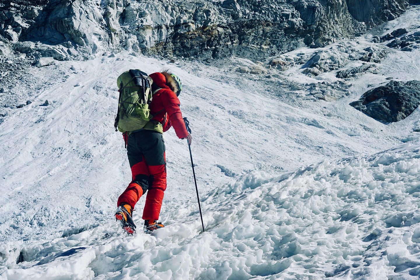 Йошт Кобуш (Jost Kobusch) на склоне Эвереста. январь 2022 года