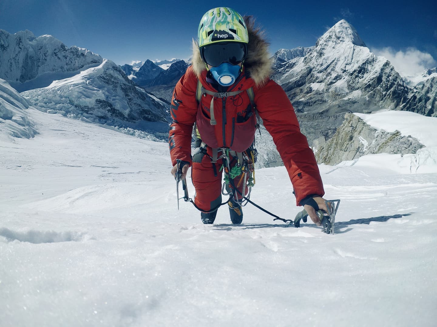 Йошт Кобуш (Jost Kobusch) на склоне Эвереста. январь 2022 года