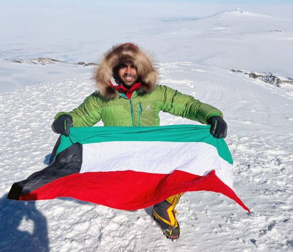 Юсеф Аль-Рефаи (Yousef Al-Refai) на вершине горы Сидлей (4181м) высочайшего вулкана Антарктиды 