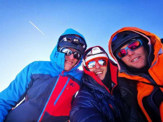 Французские альпинисты совершают первое в истории зимнее восхождение по маршруту Харлин на Северной стене Эйгера