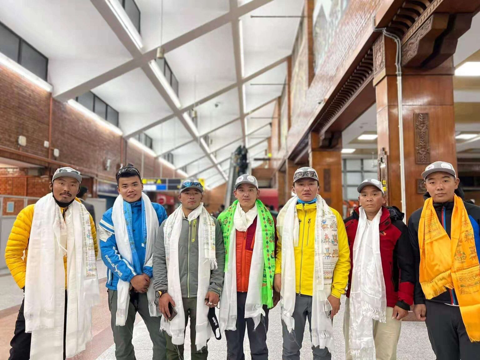 команда Грейс Цзэн в состав которой входят непальские альпинисты-шерпы прибыла в город Скарду