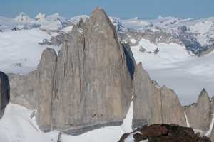 Чилийские братья открывают новый BigWall маршрут на вершину пика Серро Катедраль в Патагонии 