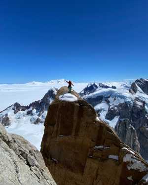 Американка Прити Райт стала третьей женщиной в мире, поднявшаяся на вершину Торре Эггер в Патагонии