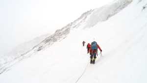 Денис Урубко совершает зимнее восхождение по новому маршруту на пакистанскую вершину Koser Gunge