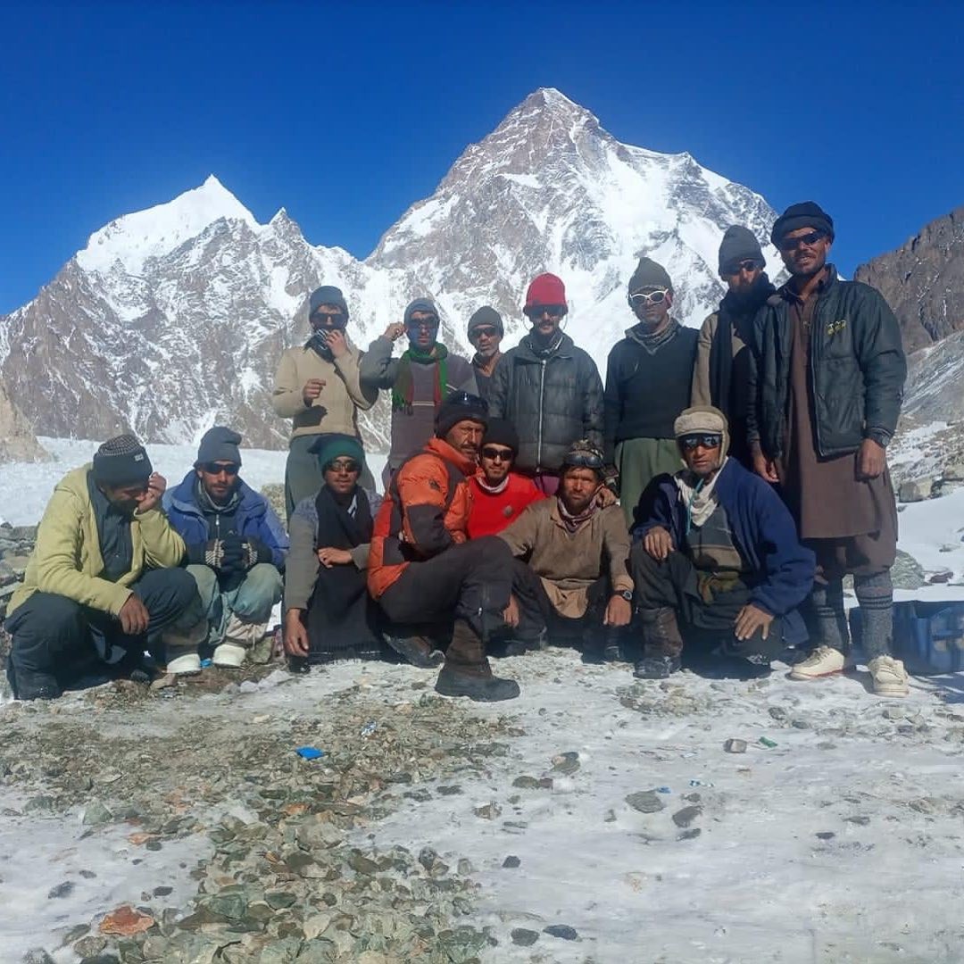 Портеры Summit Karakoram тайваньской экспедиции в базовом лагере К2. Фото Summit Karakoram