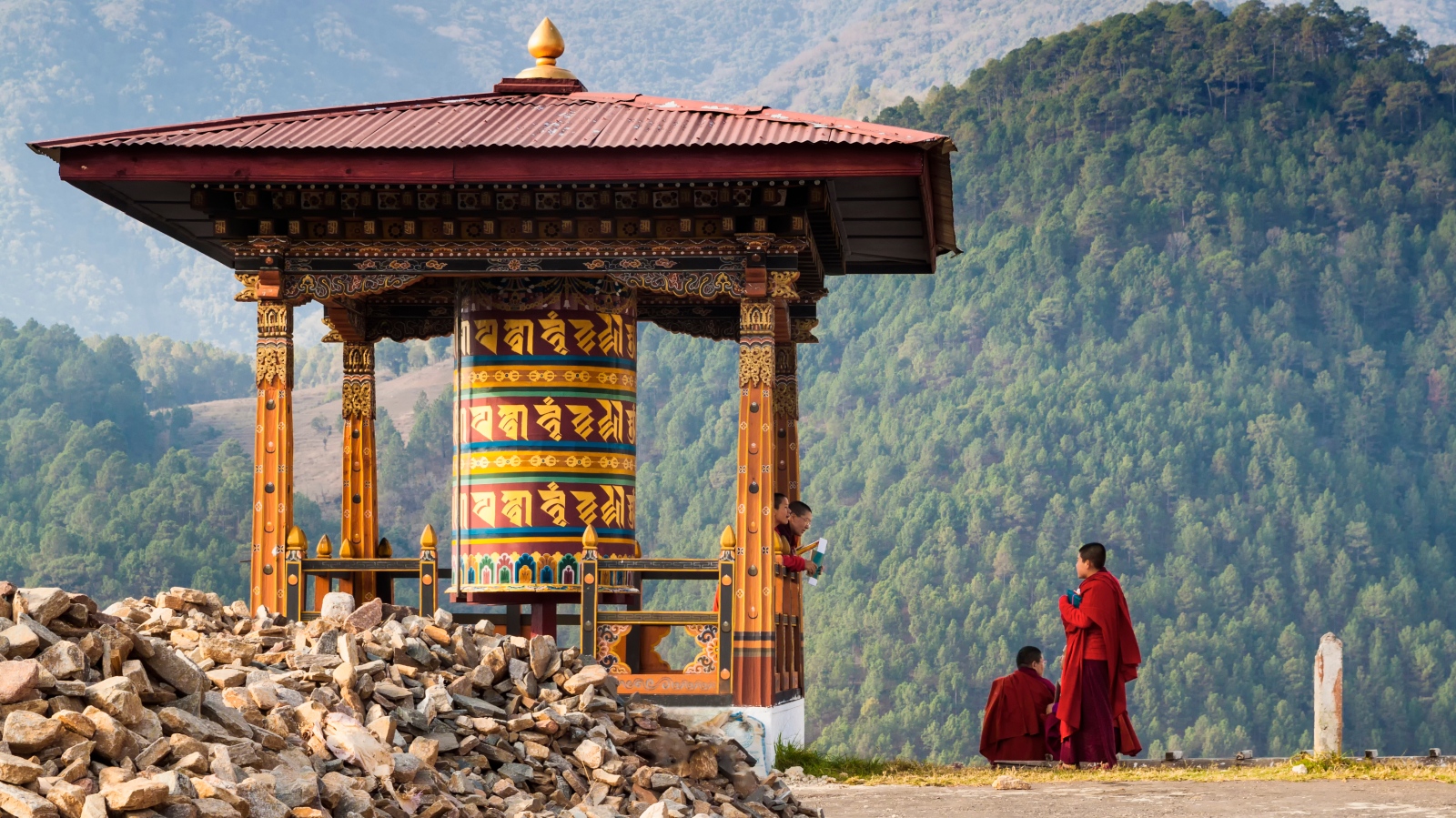 Монашеская служба в бутанских Гималаях. Фото: Kateryna Mashkevych