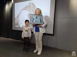 В гонитві за дешевою славою? П'ятирічна рівнянка стала наймолодшою альпіністкою України