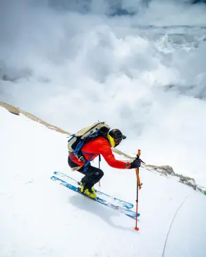 Эдриан Беллинджер совершил первый в истории горнолыжный спуск с восьмитысячника Макалу