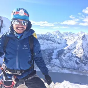 Непальский горный гид скончался после эвакуации с Эвереста