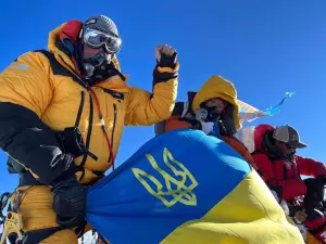 Вдруге за сезон прапор України розгорнутий на Евересті