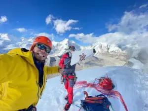 Японские альпинисты открывают первый маршрут на северной стене горы Kangchung Nup в Непале
