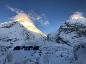 На Эвересте погиб российский альпинист