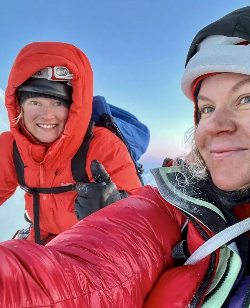 Анна Пфафф (Anna Pfaff) и Прити Райт (Priti Wright) на горе Хантингтон (Huntington, 3731 м) на Аляске. Фото Anna Pfaff