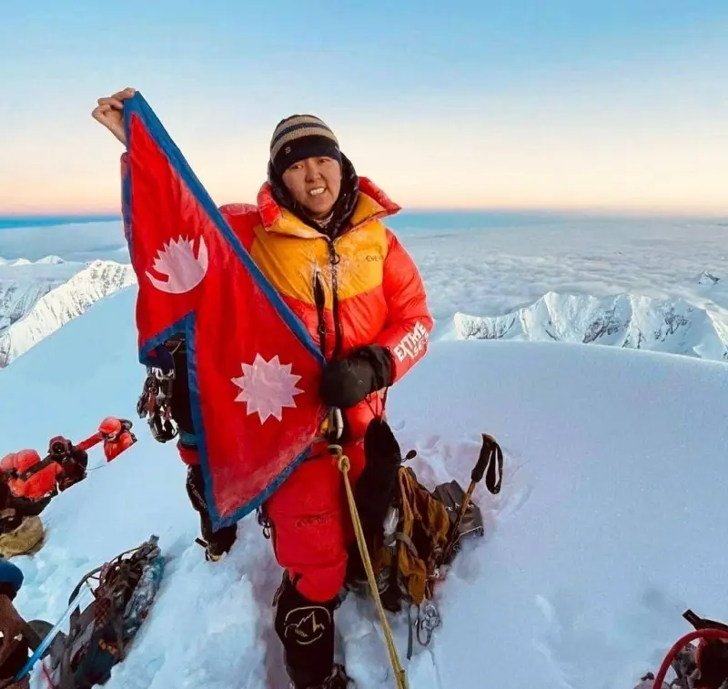 Пасанг Лхама Акіта Шерпа (Pasang Lhamu Akita Sherpa) на вершині Нангапарбат, 1 липня 2022 року