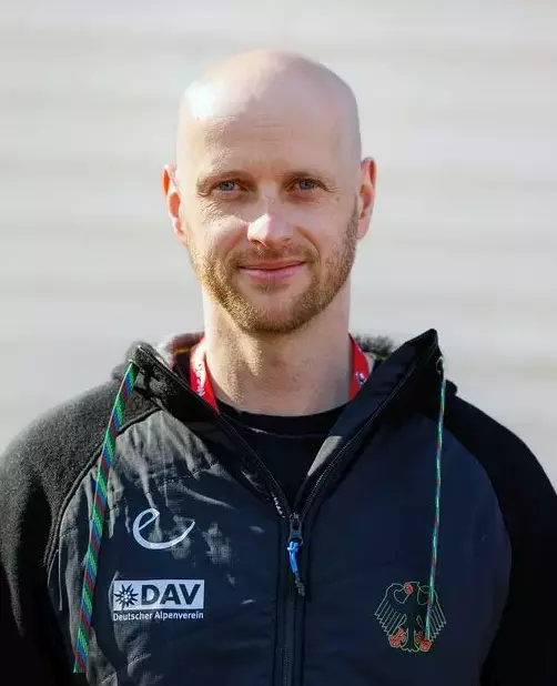 Інго Фільцвайсер (Ingo Filzwieser) з жовтня 2021 року займає посаду тренера національної збірної DAV (Німецький алійський союз (Deutscher Alpenverein / DAV) з олімпійського скелелазіння.  Фото outdoor-magazin . com
