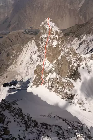 Британсько-німецька команда альпіністів робить перше в історії сходження на Вежу Гулміт (Gulmit Tower, 5800м) в Пакистані