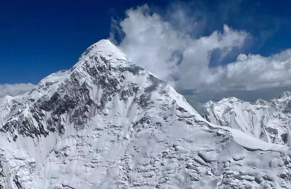Матьє Менадьє (Mathieu Maynadier) у першому гірськолижному спуску з піка Діран (Diran Peak) заввишки 7266 метрів, що розташований у долині Хунза. Фото Mathieu Maynadier