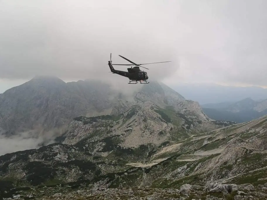 гелікоптер для порятунку туристів на Триглаві: Фото Gorska Reševalna Zveza Slovenije