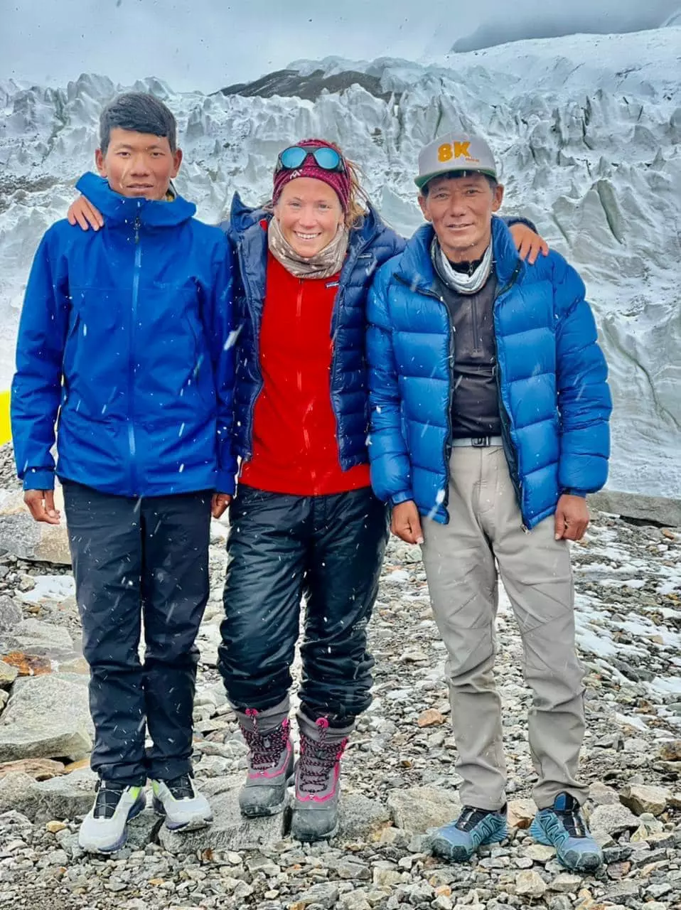 Крістін Харіла (Kristin Harila) разом з Пасдава (Pasdawa Sherpa) та його дядьком Дава Онджу (Dawa Ongju Sherpa)